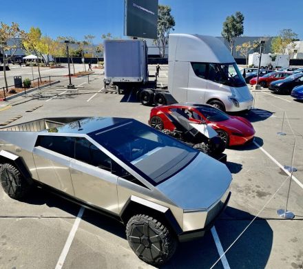 2024 TESLA CYBERTRUCK AWD